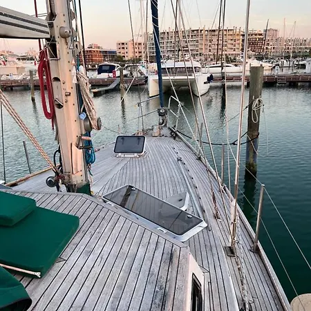 Elegante Barca A Vela Hotel Rimini